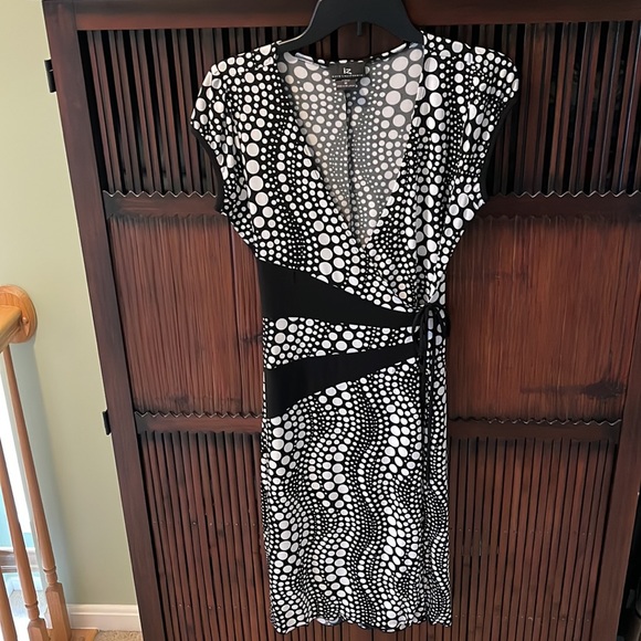 Wrap a round dress. - Picture 4 of 6